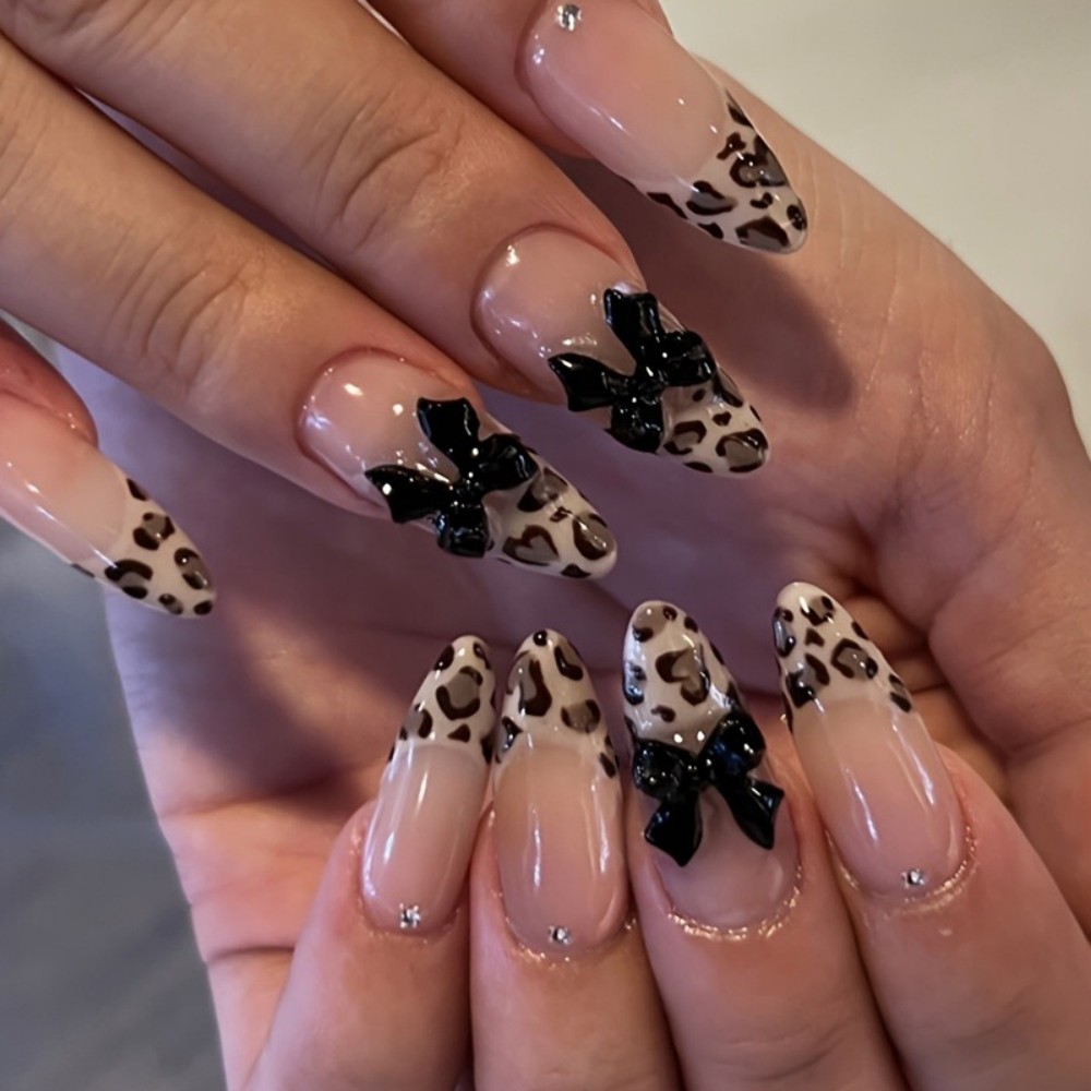 Nail Art Leopard - 24pcs French Almond Press on Nails